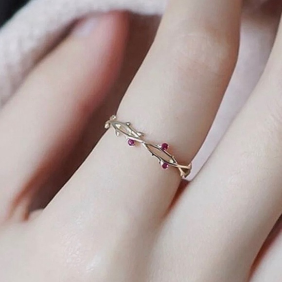 Ring - Picture 2 of 7